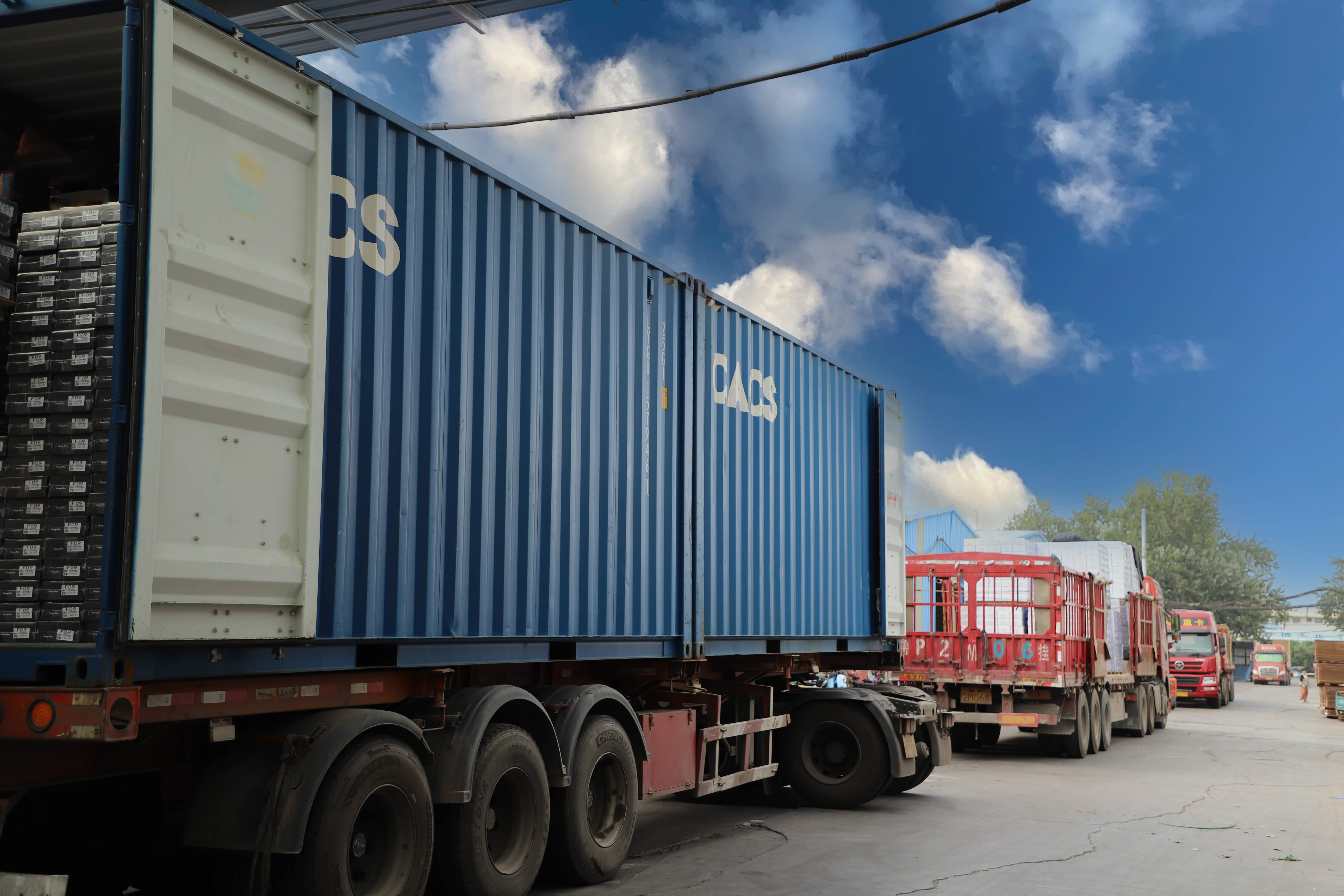 Loading the flooring into the containers